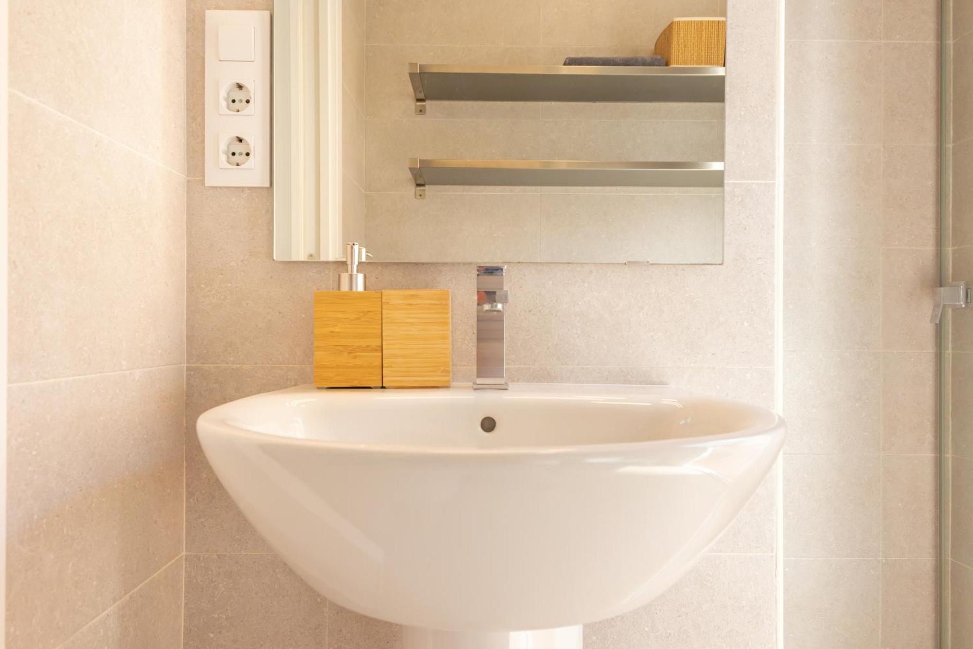 Charming 2 Bedroom Apartment At Iconic Triana Neighborhood By Ocityzen Sevilla Exterior foto