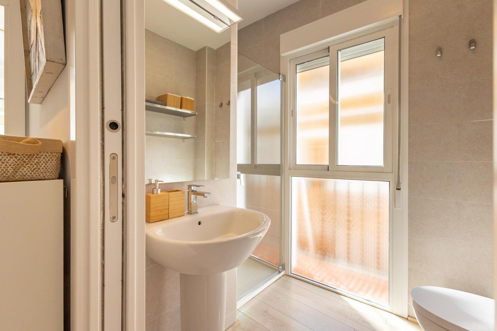 Charming 2 Bedroom Apartment At Iconic Triana Neighborhood By Ocityzen Sevilla Exterior foto