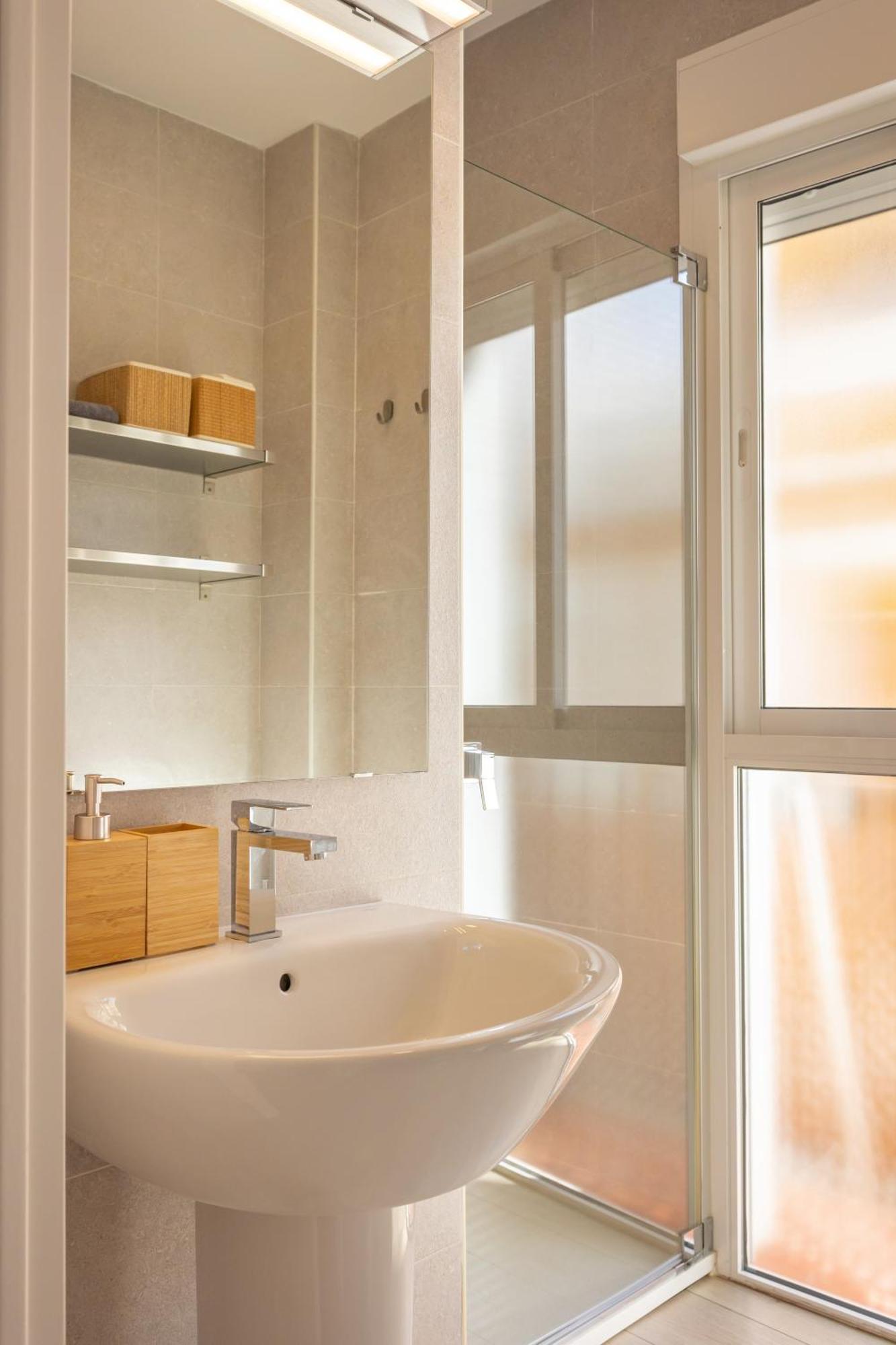 Charming 2 Bedroom Apartment At Iconic Triana Neighborhood By Ocityzen Sevilla Exterior foto